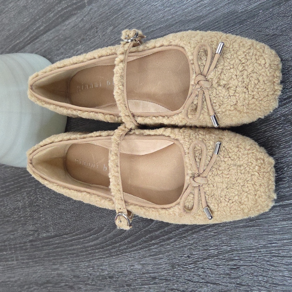 Gianni Bini Womans Tan Ballet Flats Size 11. NWT Faux Fur Elastic Strap Buckle